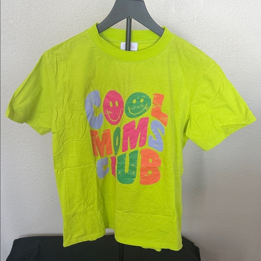Cool Moms Club Pink Lily T-Shirt - Green